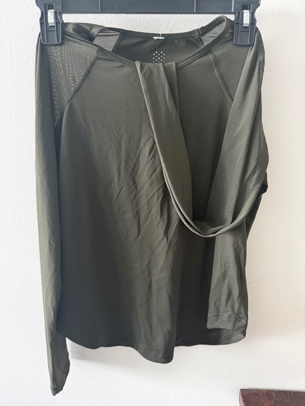 Lululemon olive green active top